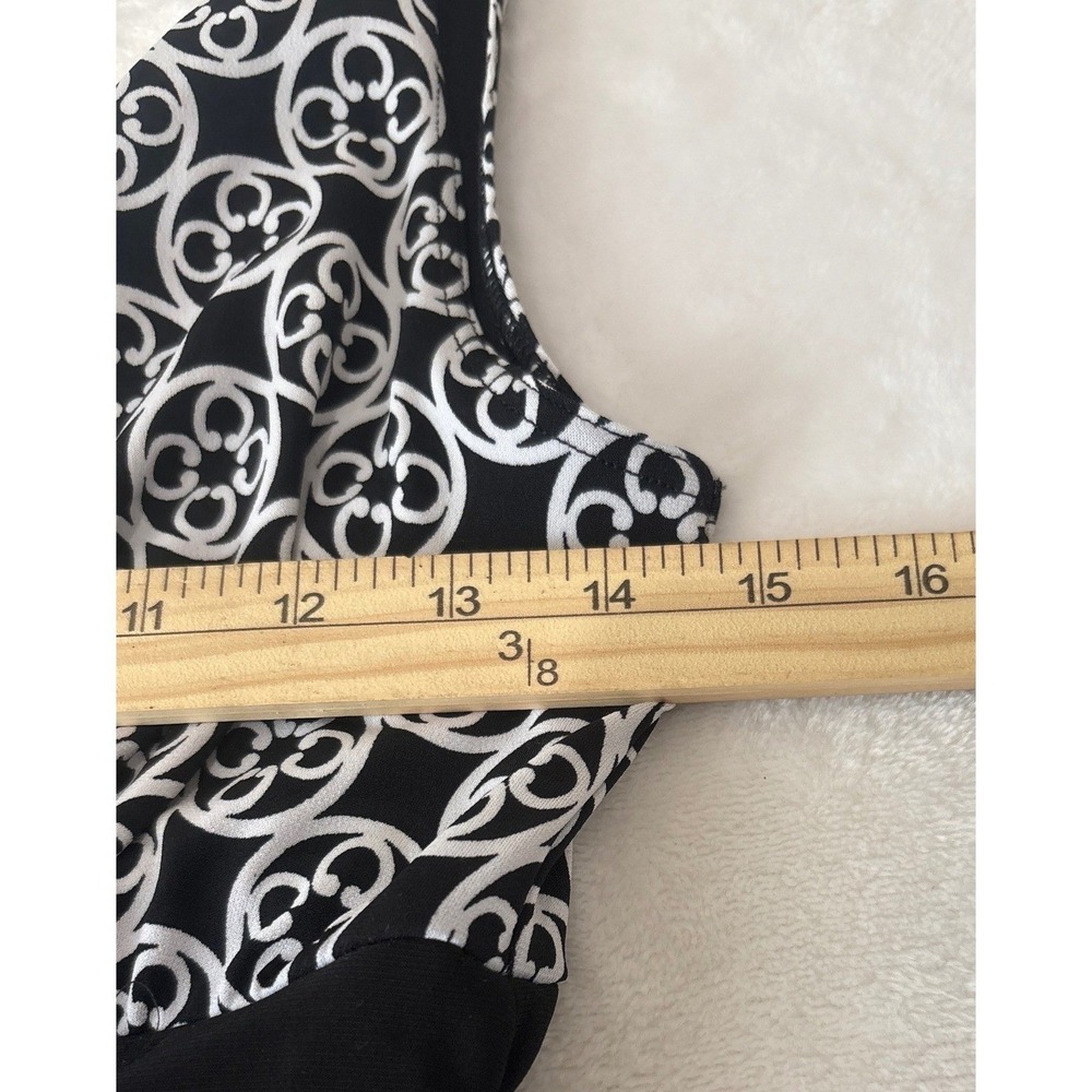 NWT White House Black Market Black White Medallion V-Neck Ruffled Hem Dress XS - Picture 4 of 7
